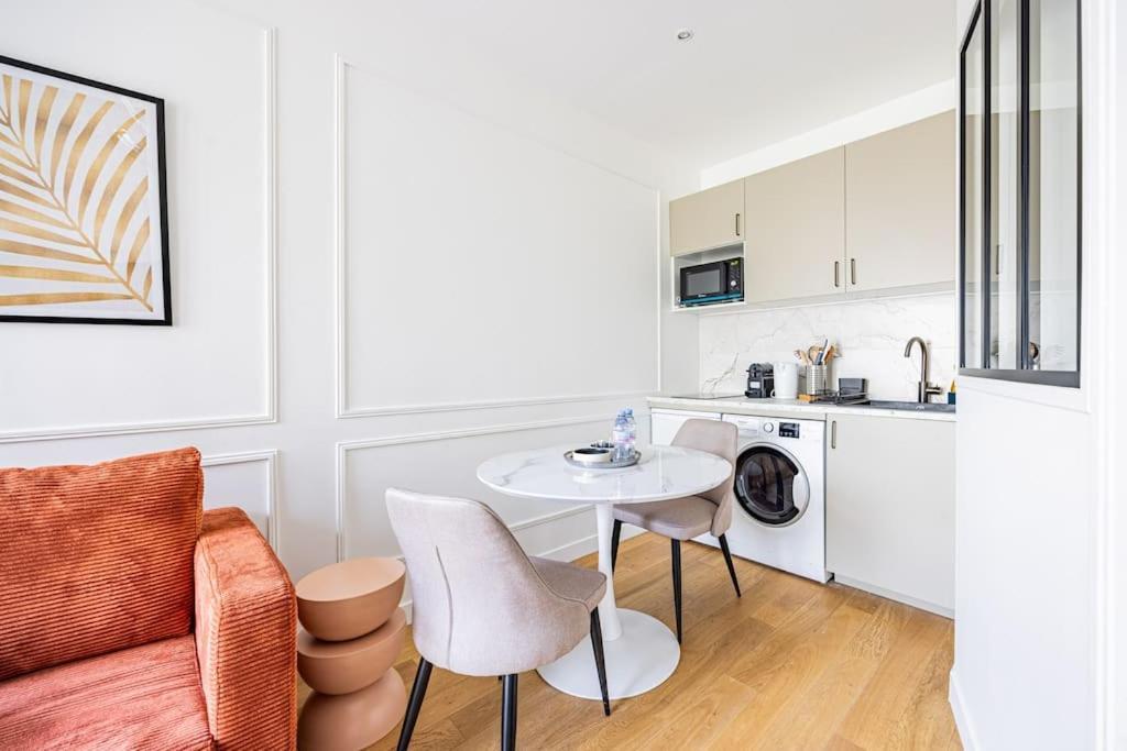 Appartement 1 Chambre#tour Eiffel#champ De Mars#paris 7 Parijs